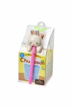 Na slici se vidi keramička figurica Chuppon u obliku zečića sa rozom slamkom u ustima. Figurica se nalazi u šarenoj plastičnoj kutijici.